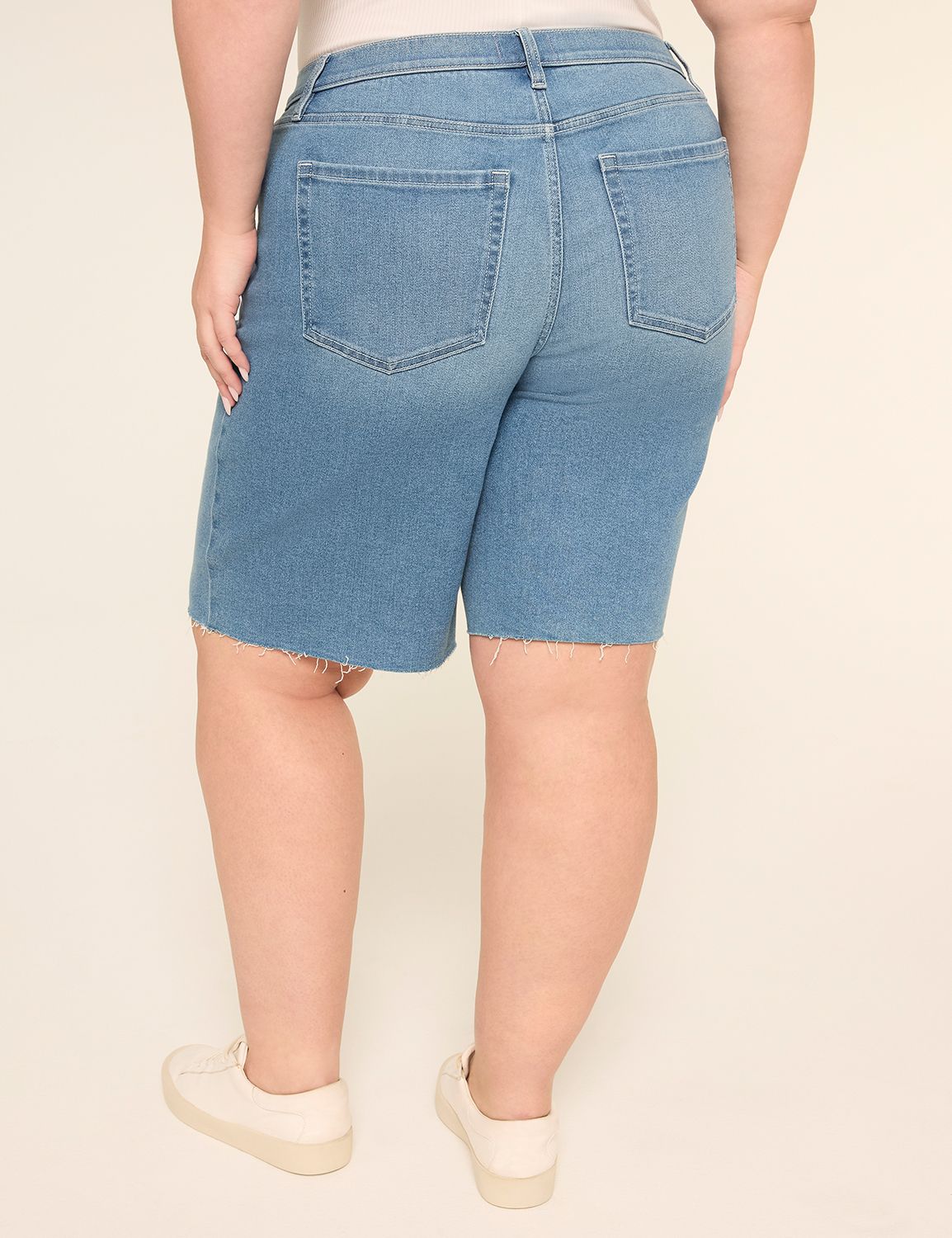 Relaxed 10" Bermuda Short