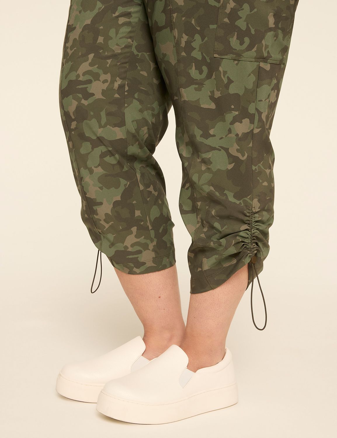 LIVI Mid Rise Woven Crop Ruched Det Product Image 4