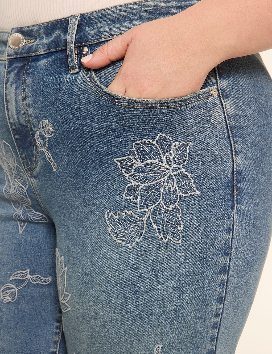 MID RISE SIGNATURE STRAIGHT CROP - Product Image 4