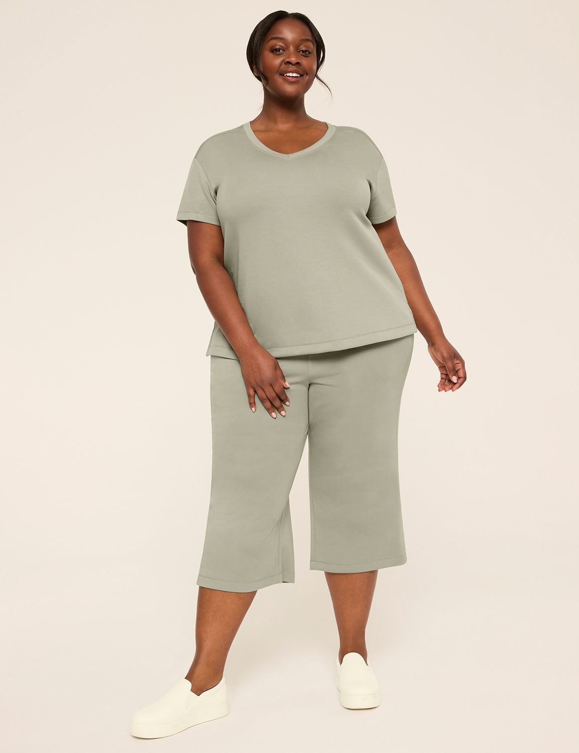 LIVI Short Sleeve Vneck Journey Top Product Image 3