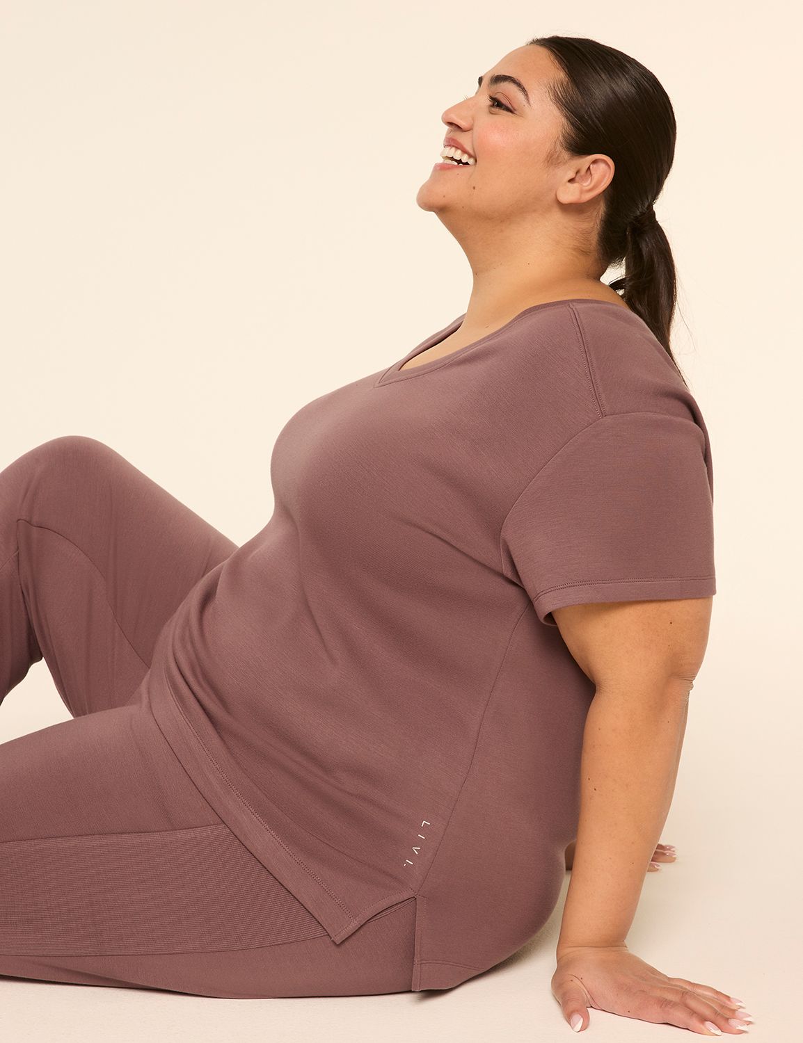 LIVI Short Sleeve Vneck Journey Top Product Image 3