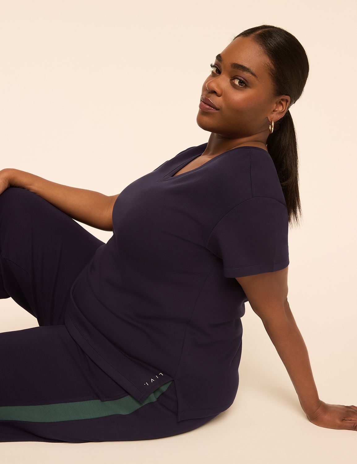 LIVI Short Sleeve Vneck Journey Top Product Image 3
