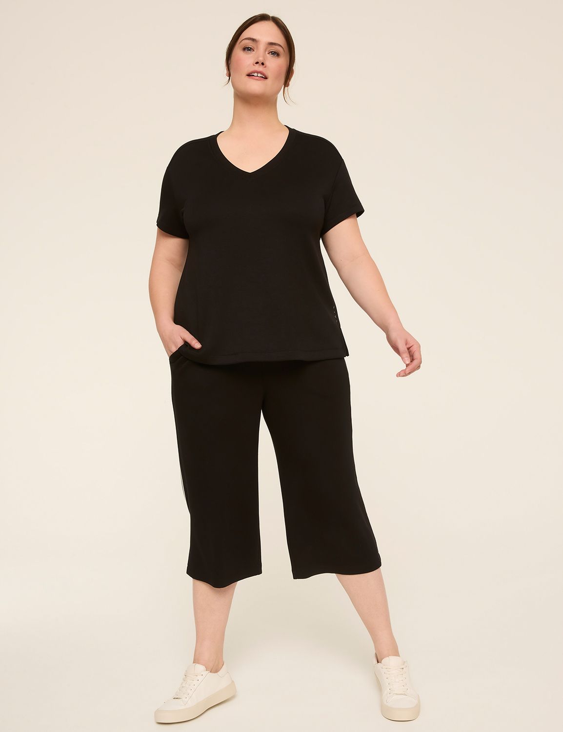 LIVI Short Sleeve Vneck Journey Top Product Image 3