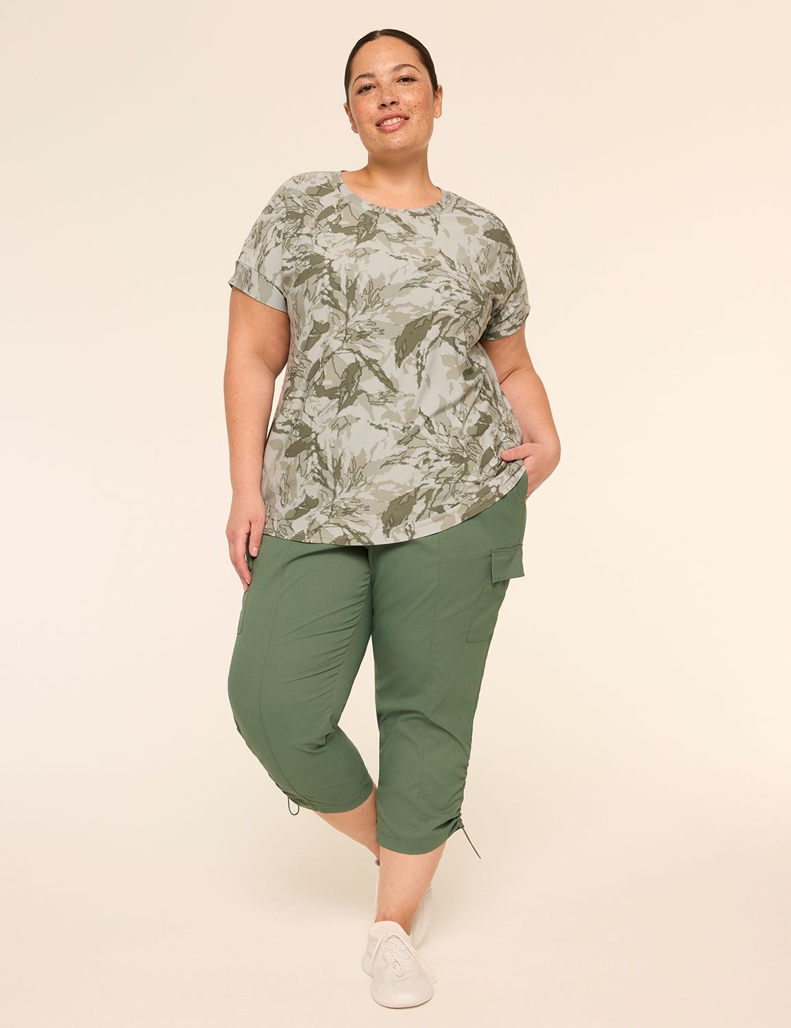 LIVI Short Sleeve Crew Neckline Liv Product Image 3