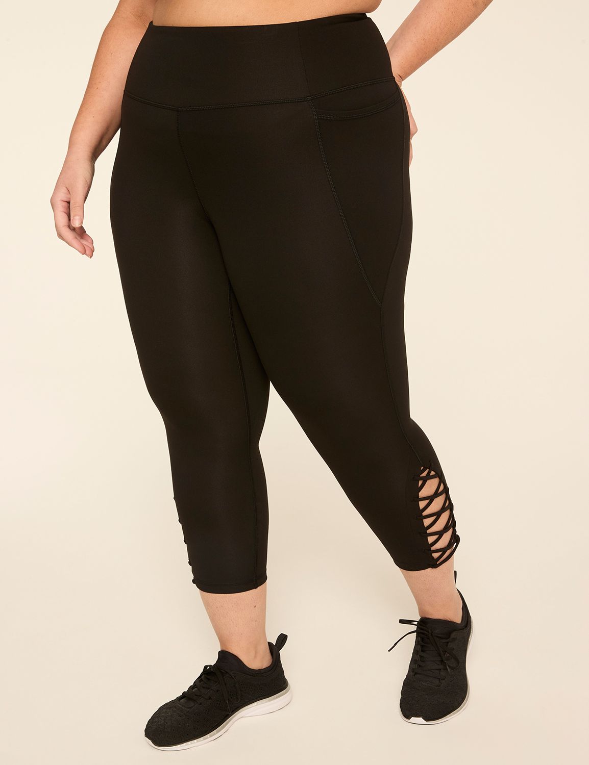 LIVI Soft Macrame-Detail 21" Capri Legging