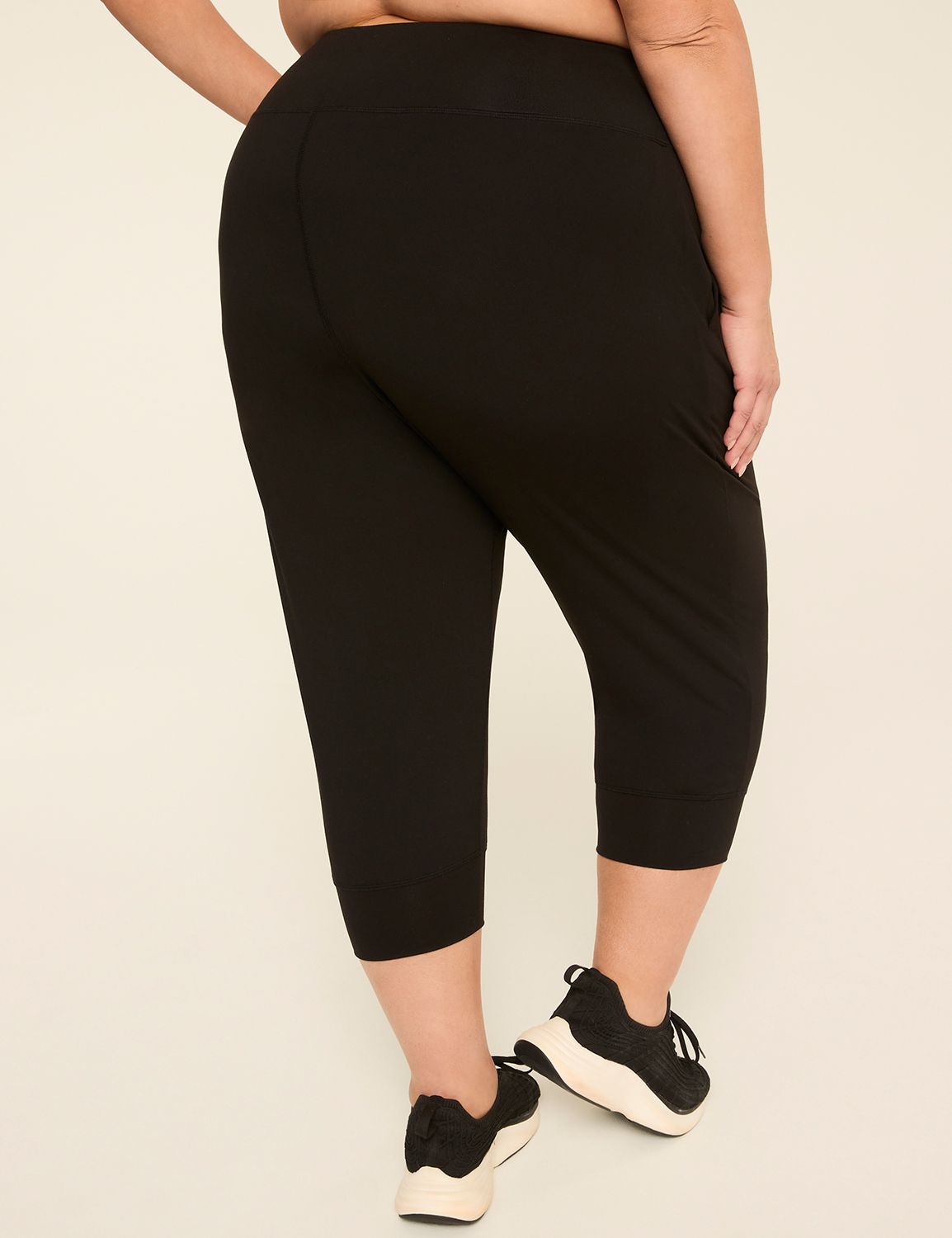 LIVI Soft Mid-Rise Capri Jogger