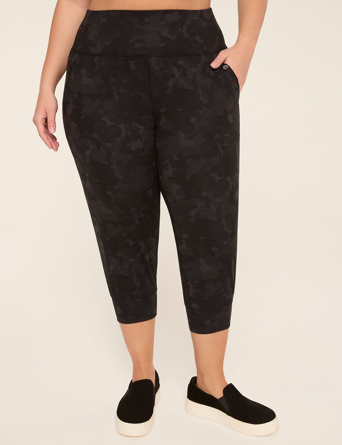 LIVI Soft Mid-Rise Capri Jogger