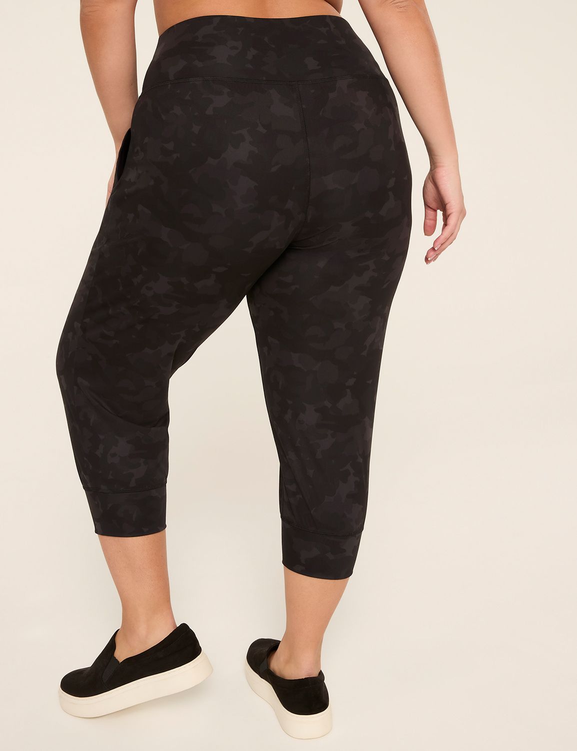 LIVI Soft Mid-Rise Capri Jogger