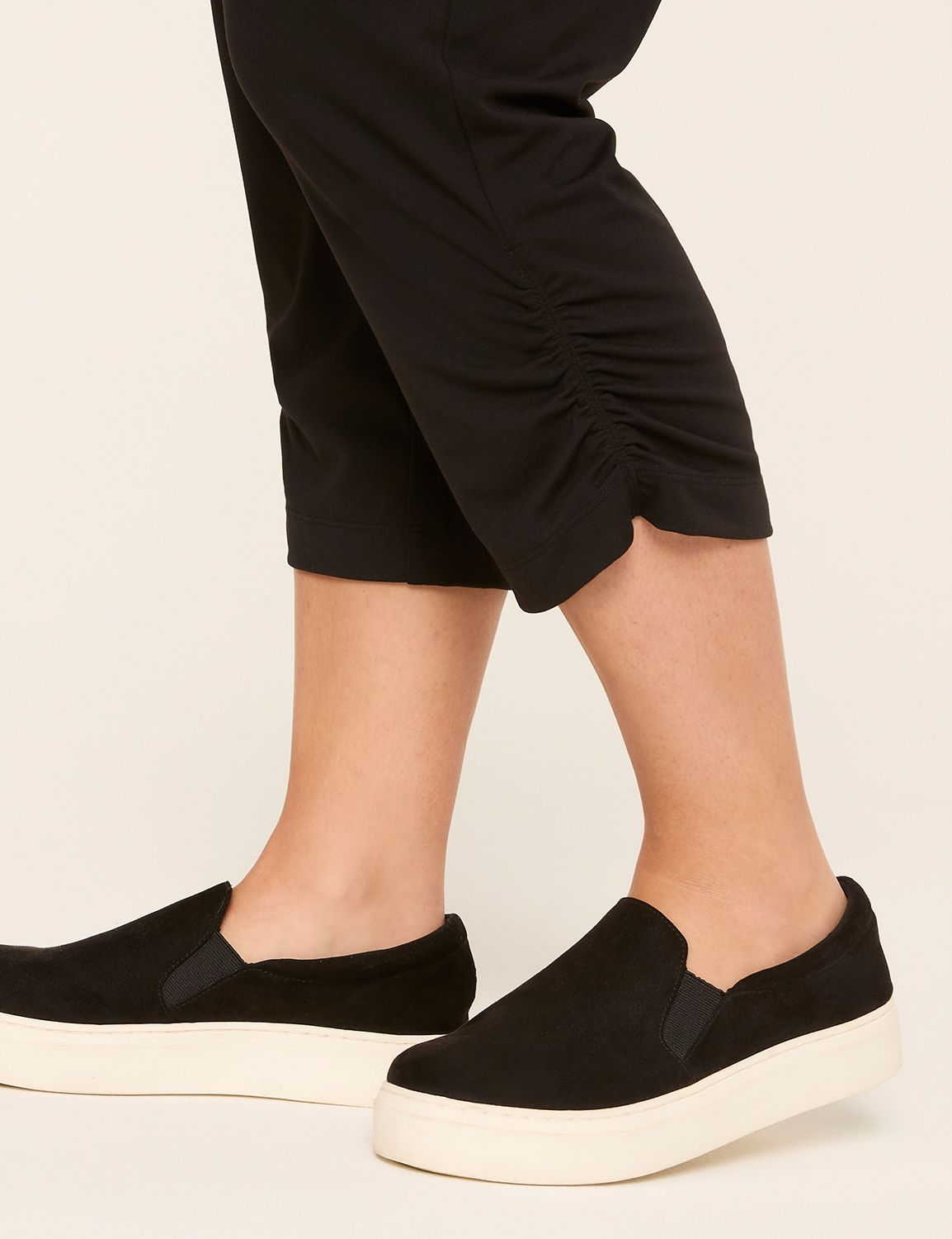 LIVI Mid Rise Livi Soft Crop Ruched Product Image 4