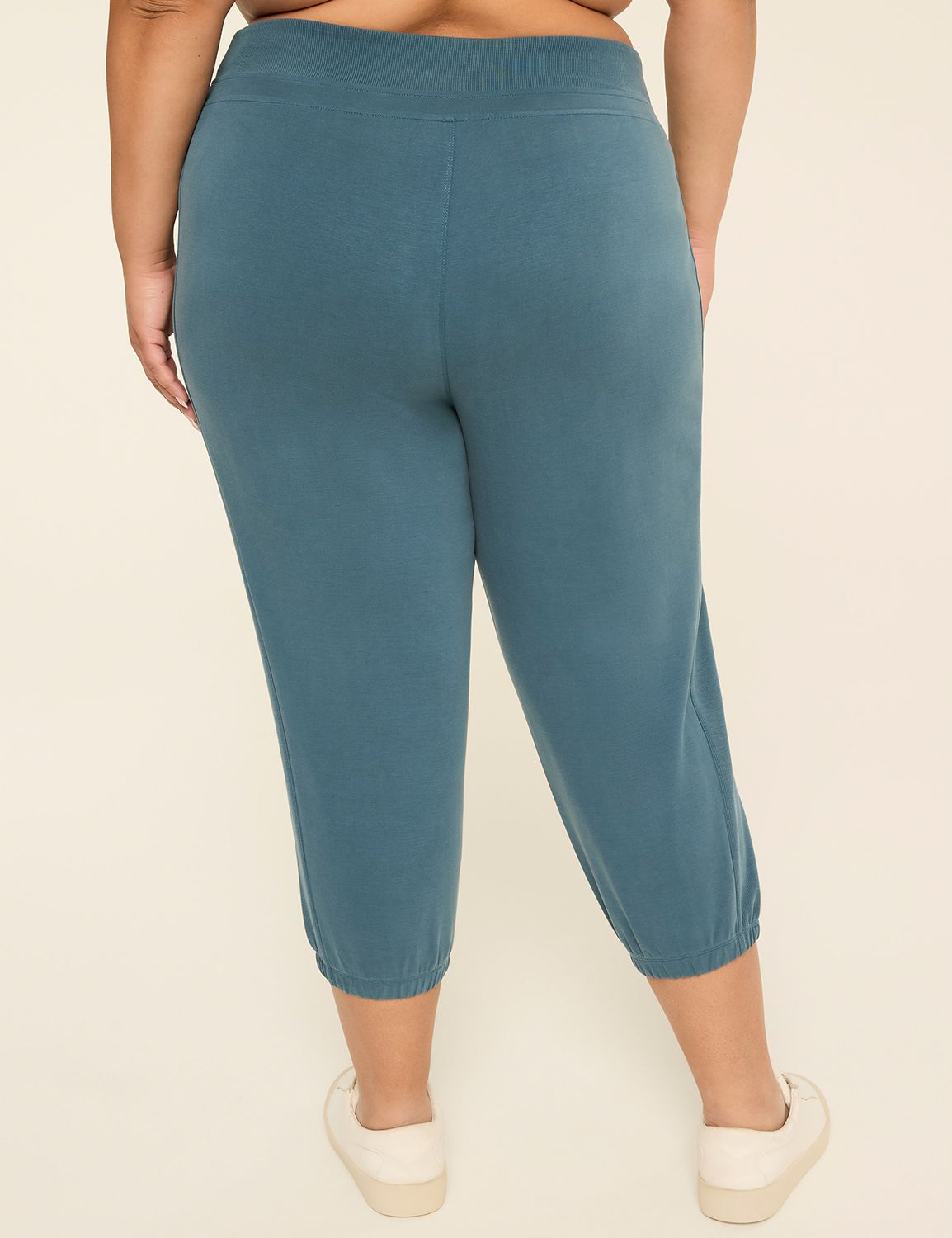 LIVI Journey MId-Rise Capri Jogger