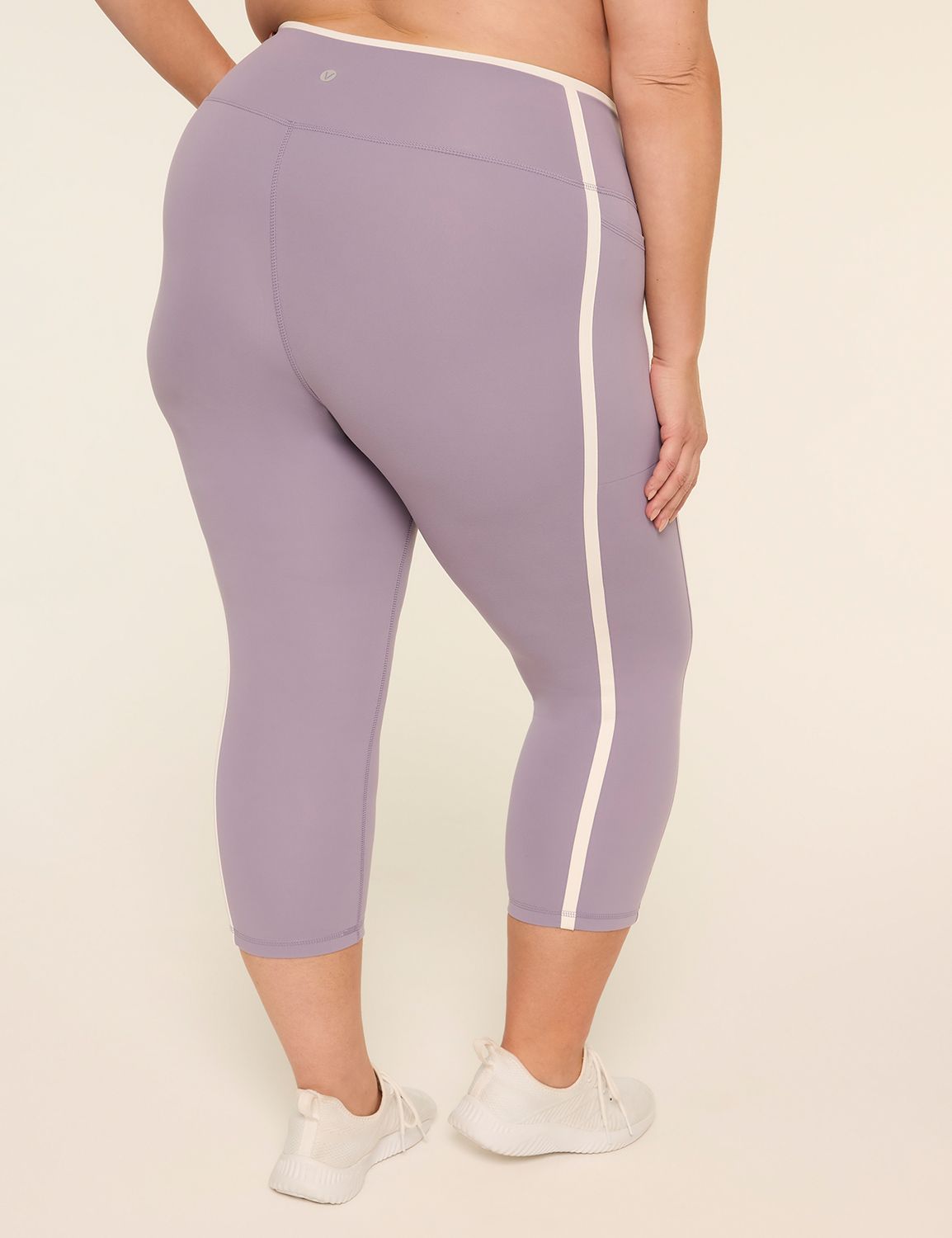 LIVI Soft Piped 21" Capri Legging