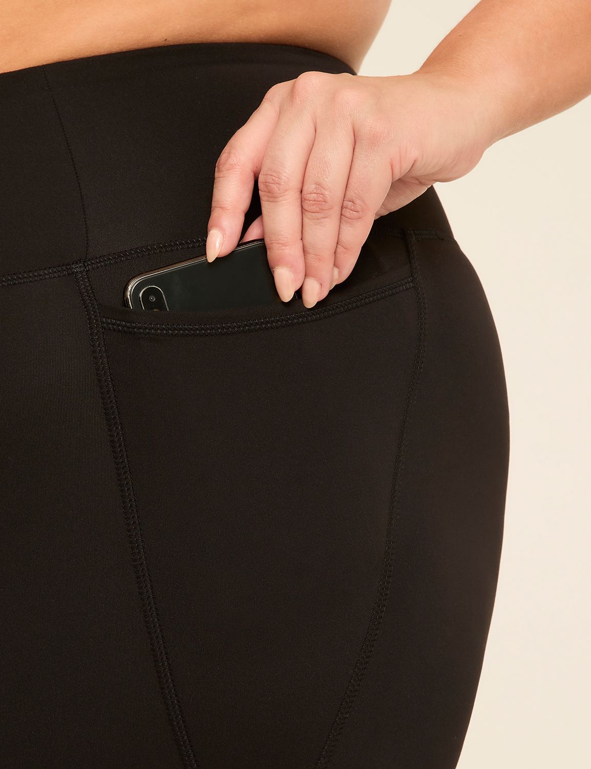 LIVI High Rise Livi Soft Capri Legg Product Image 4