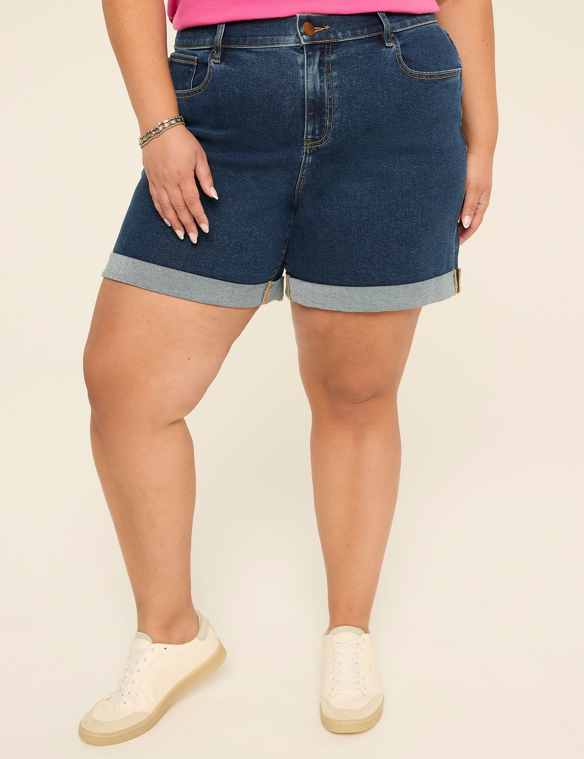 Relaxed 5.5" Short