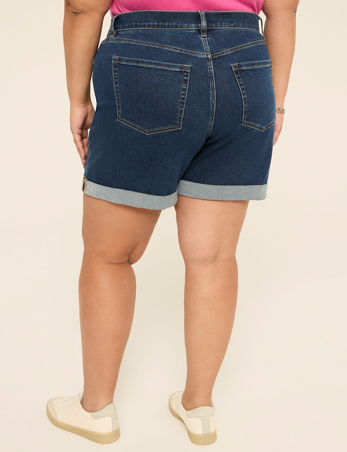 Relaxed 5.5" Short