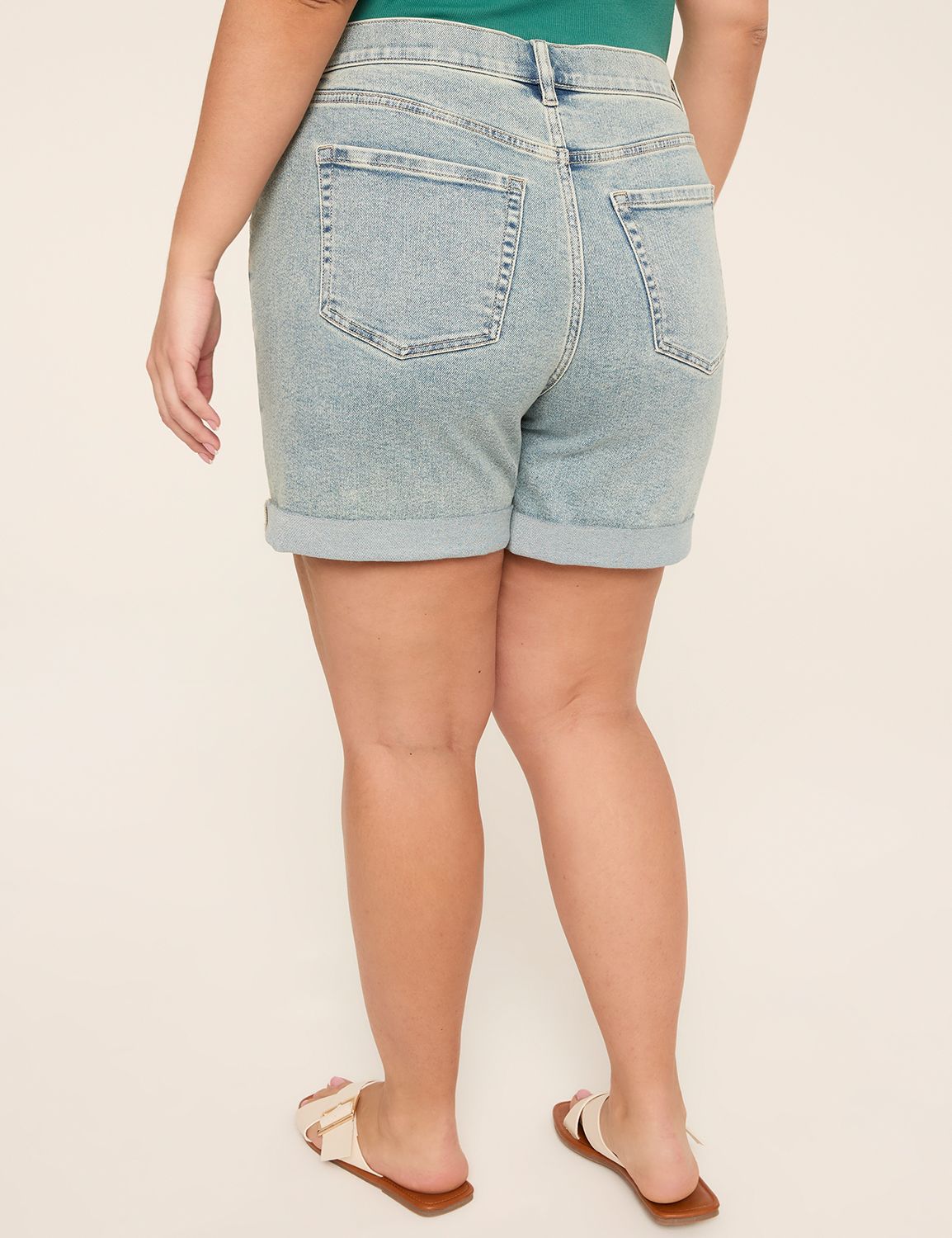 Relaxed 5.5" Short