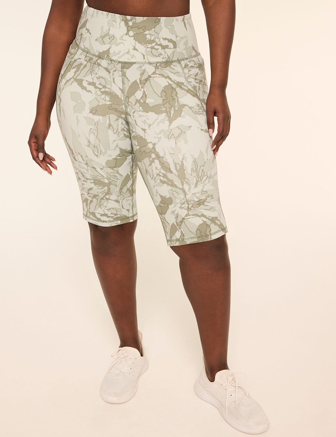 LIVI Soft Knee Short