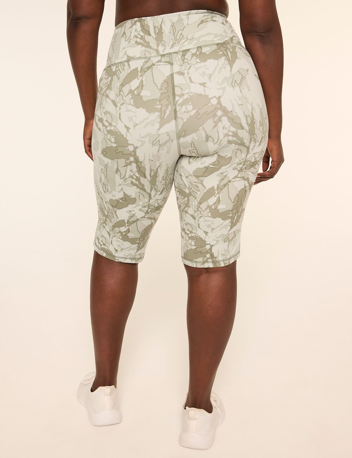 LIVI Soft Knee Short