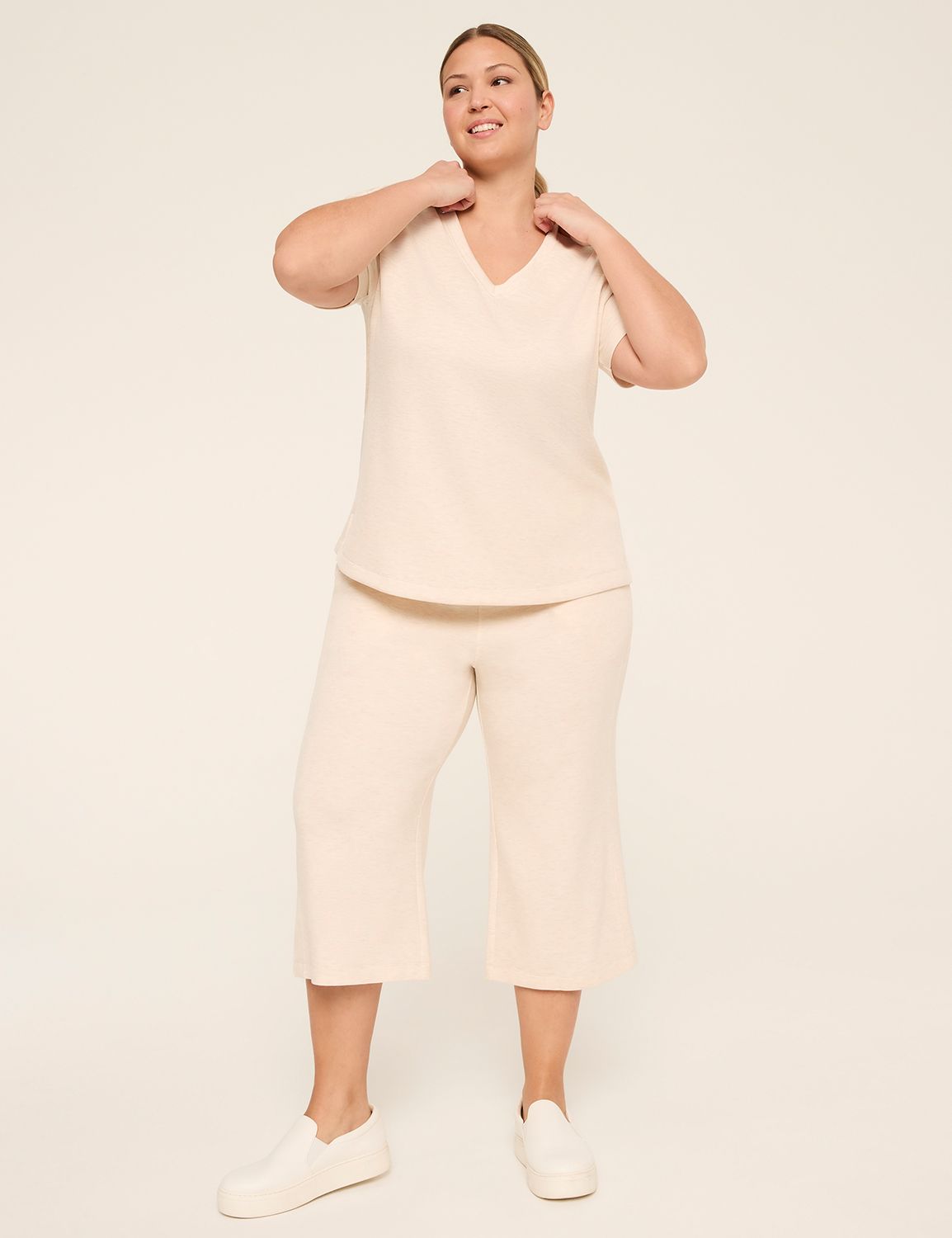 LIVI Mid Rise Heather Journey Crop Product Image 3