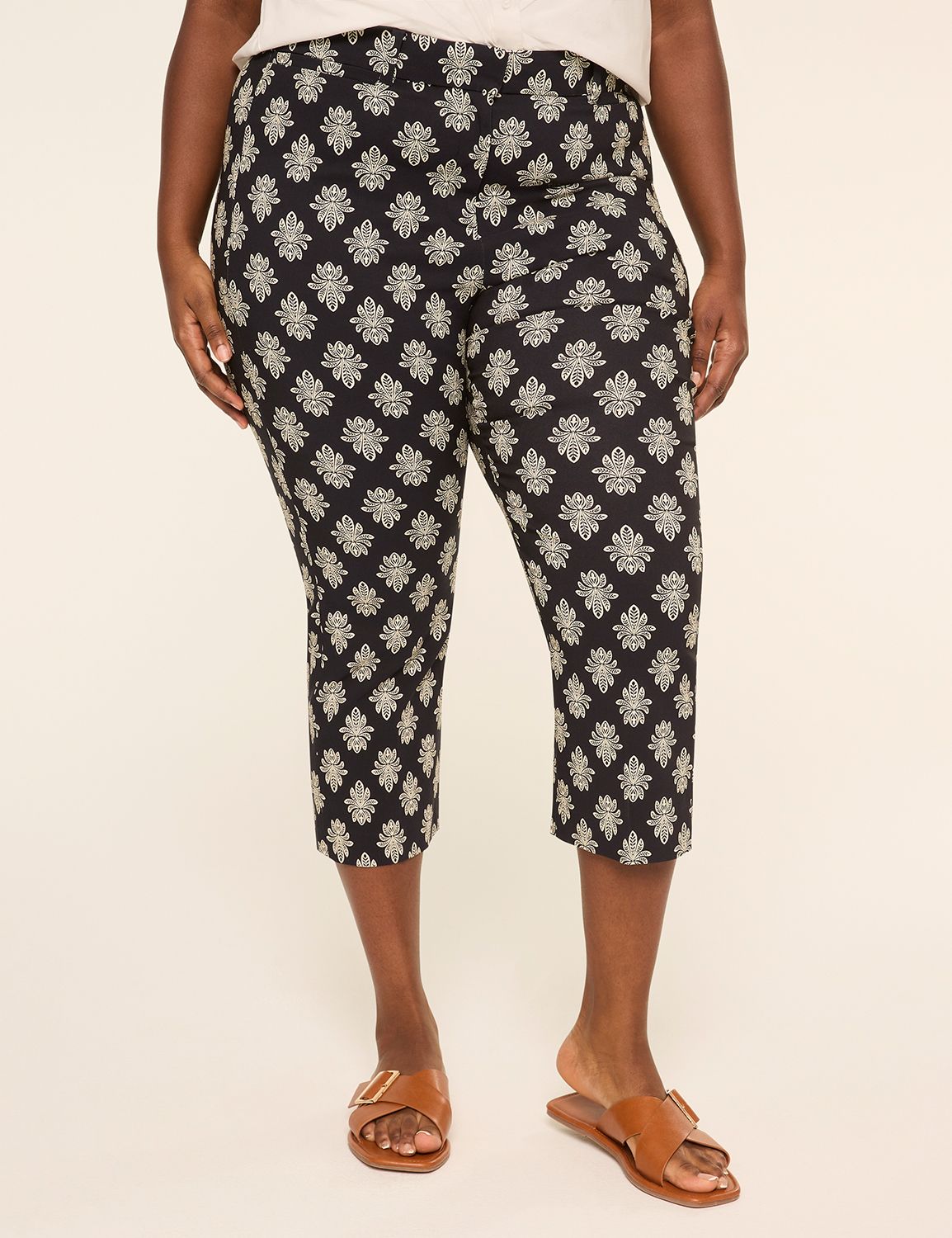 4-Season Slim Capri Pant