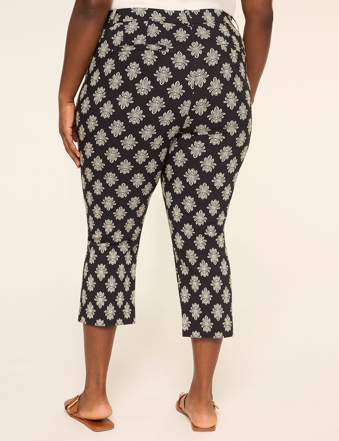 4-Season Slim Capri Pant
