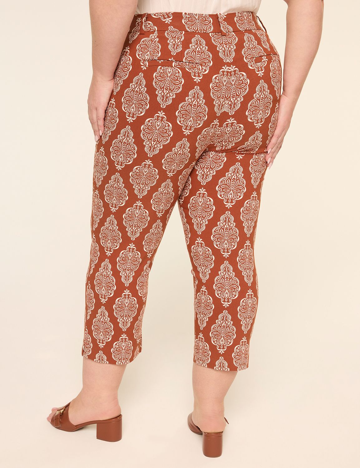 4-Season Slim Capri Pant