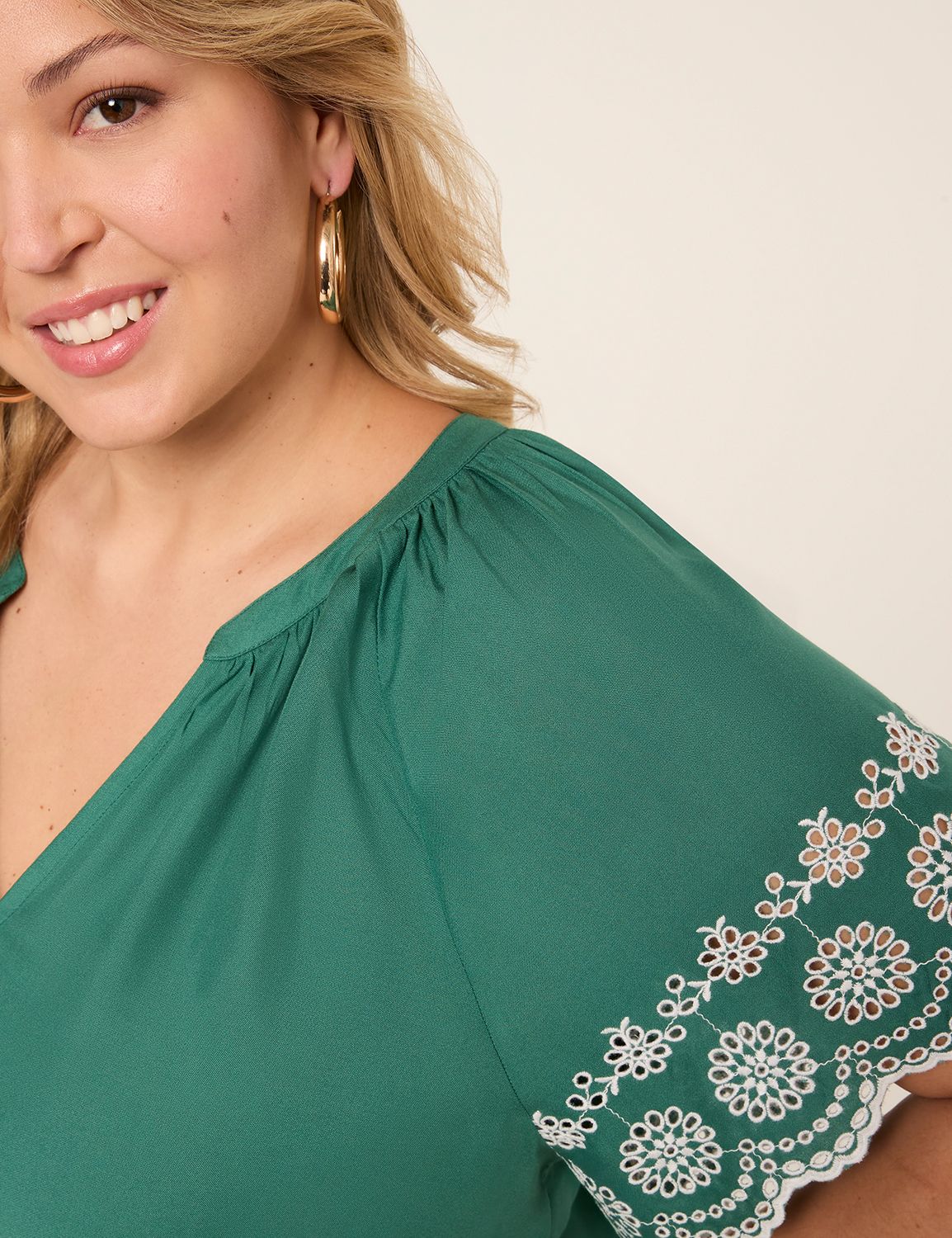 Classic Short Eyelet Sleeve Split N Product Image 4