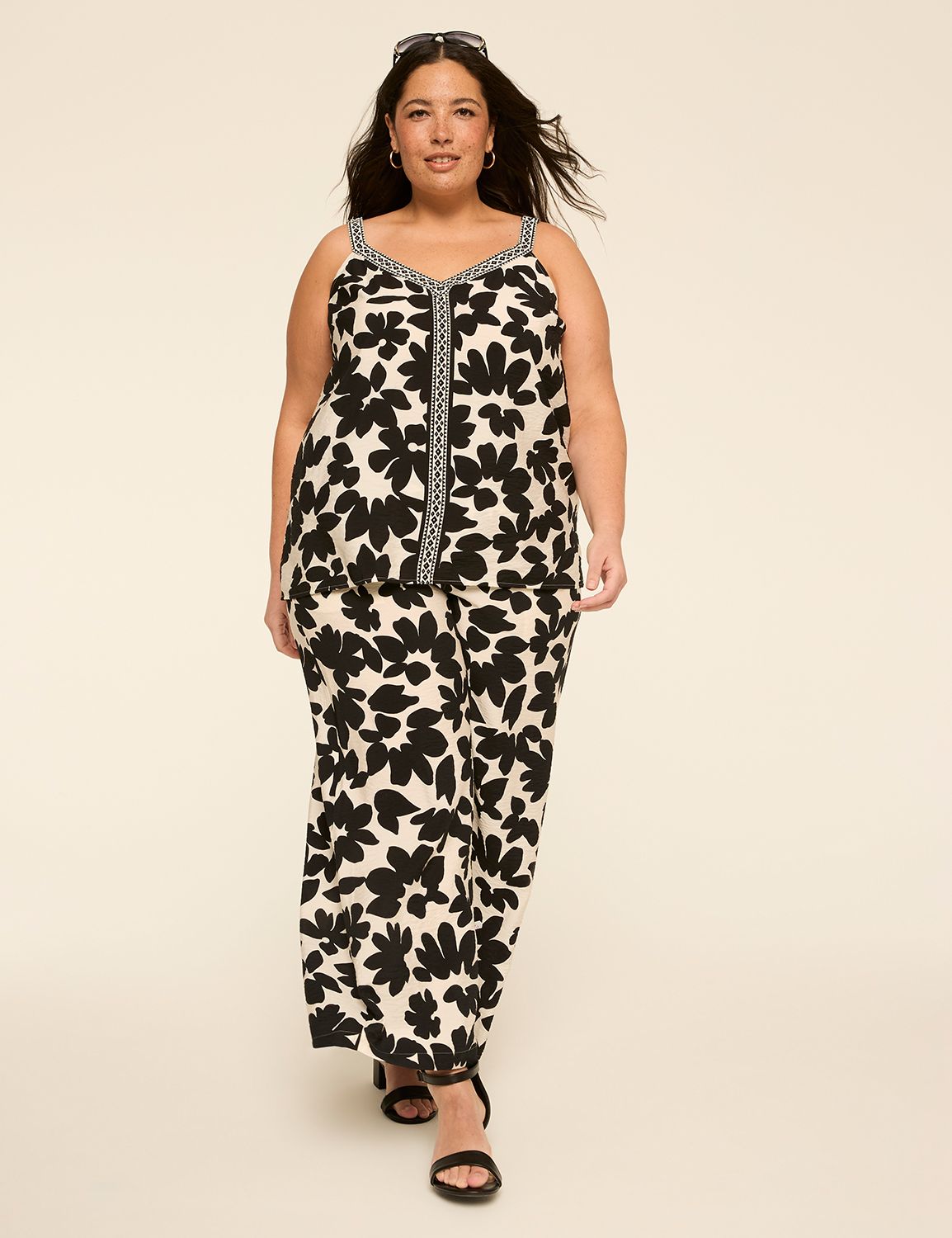 Classic Sleeveless V-Neck Tank 1149 Product Image 3
