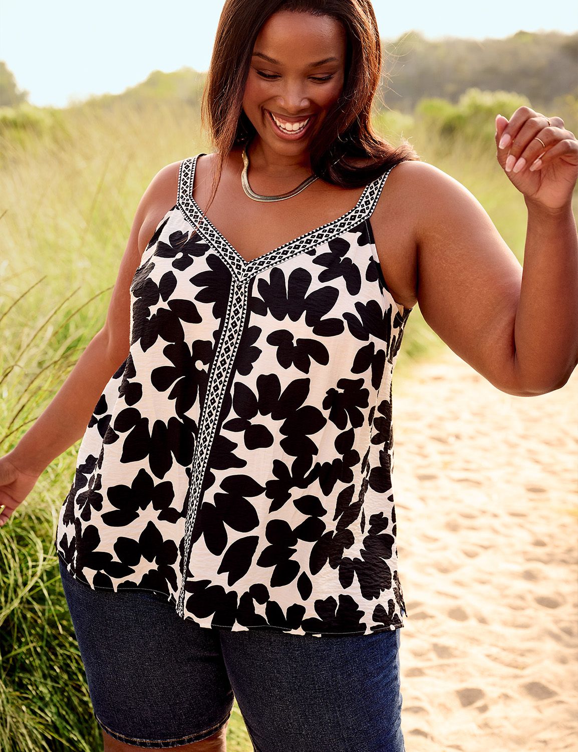 Classic Sleeveless V-Neck Tank 1149 Product Image 4
