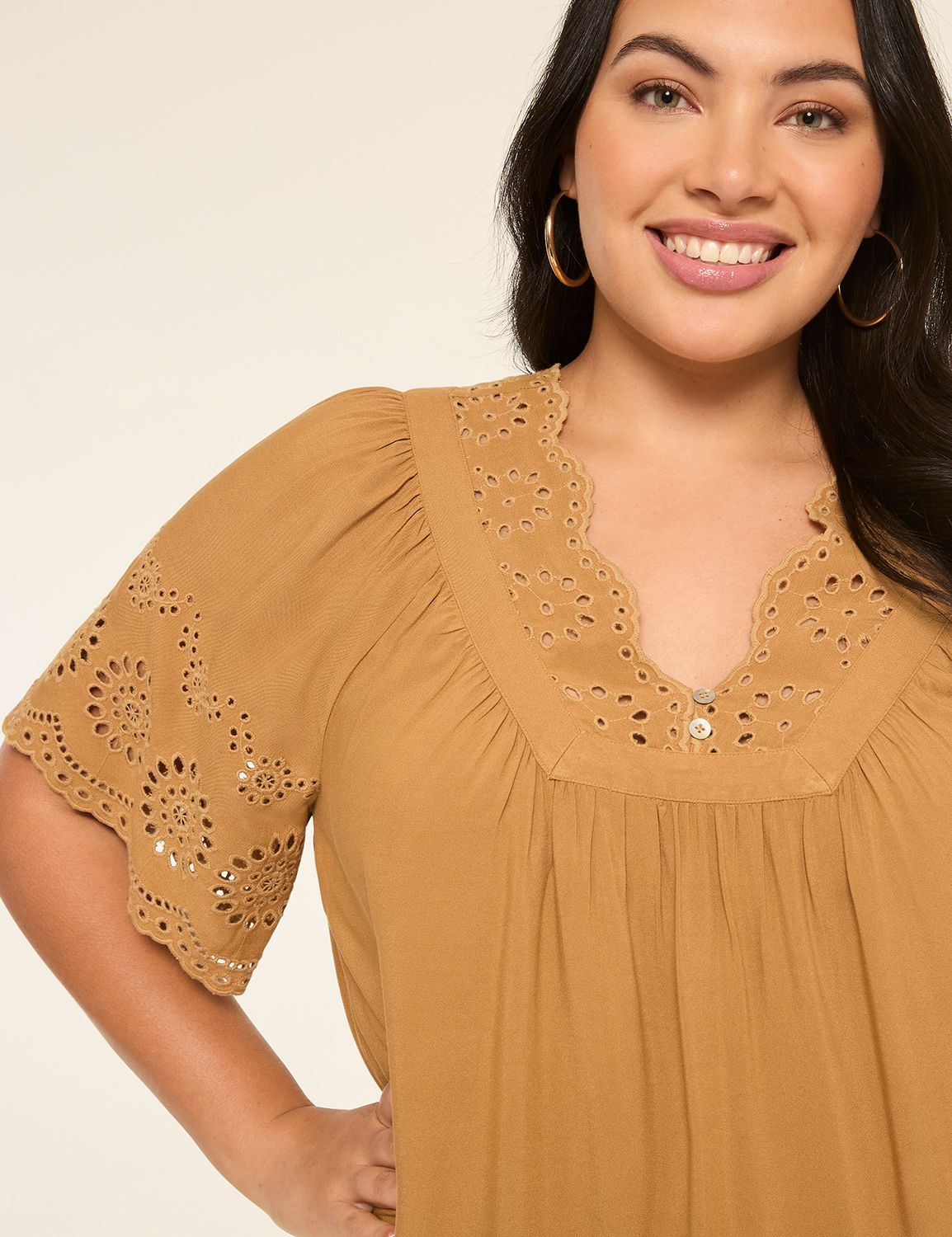 Swing Short Sleeve V Neck Eyelet Mi Product Image 4