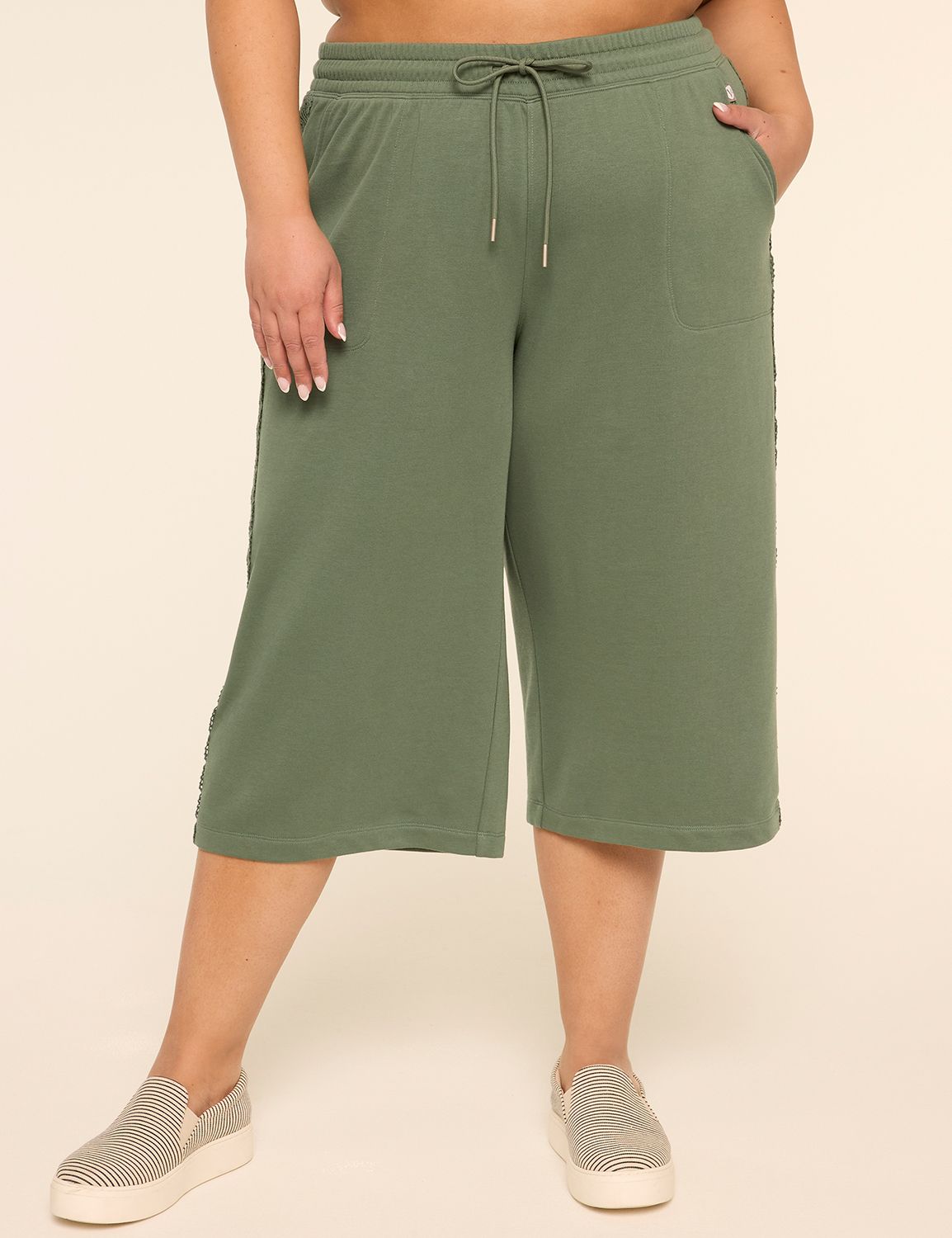 LIVI French Terry Relaxed Straight Capri
