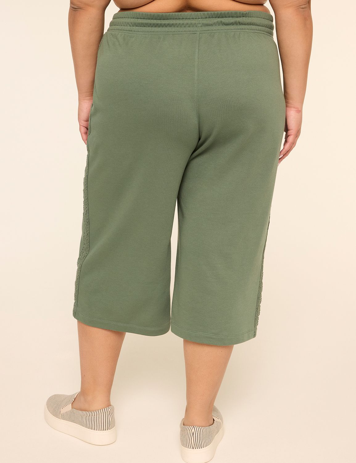 LIVI French Terry Relaxed Straight Capri