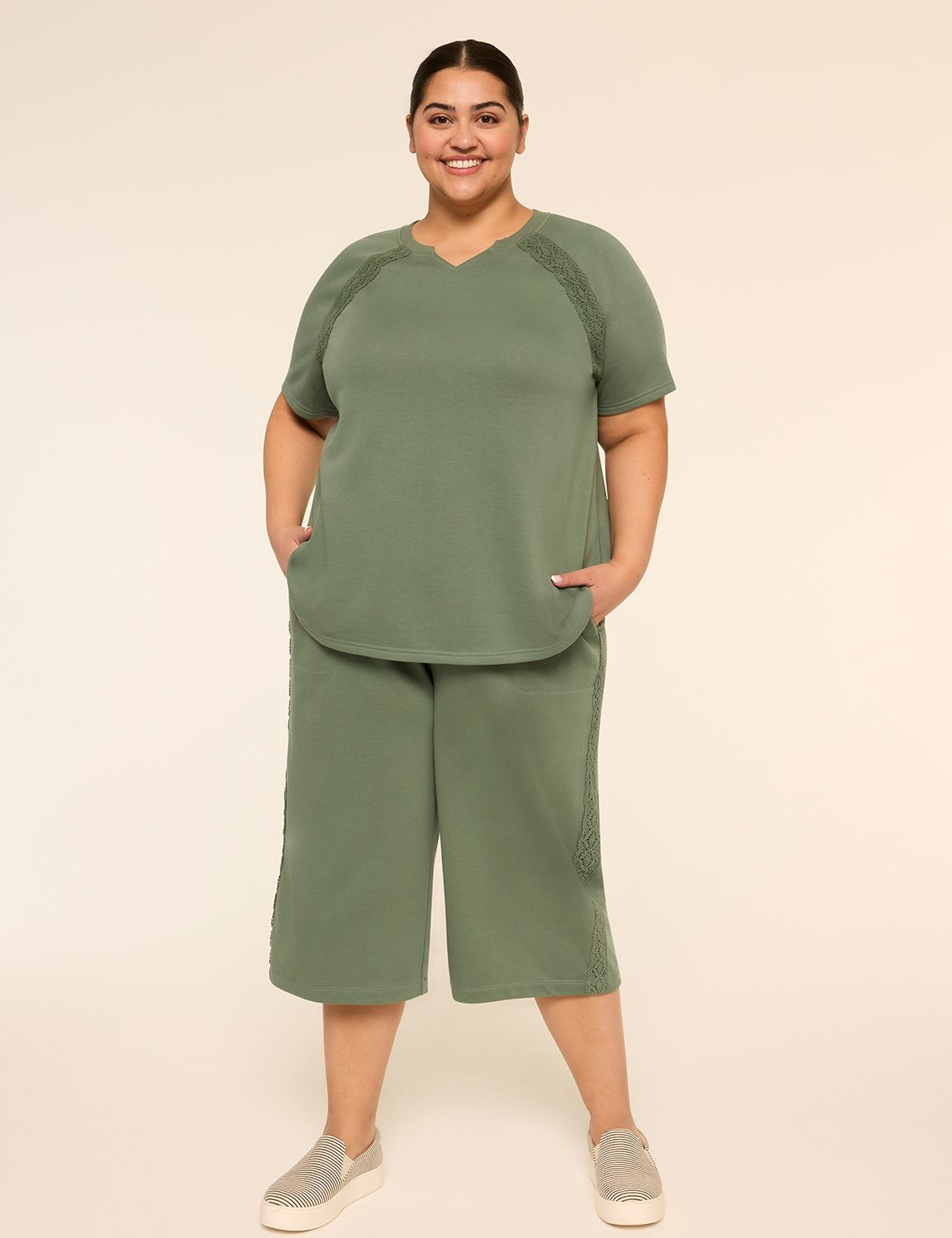 LIVI Mid Rise French Terry Capri Re Product Image 3