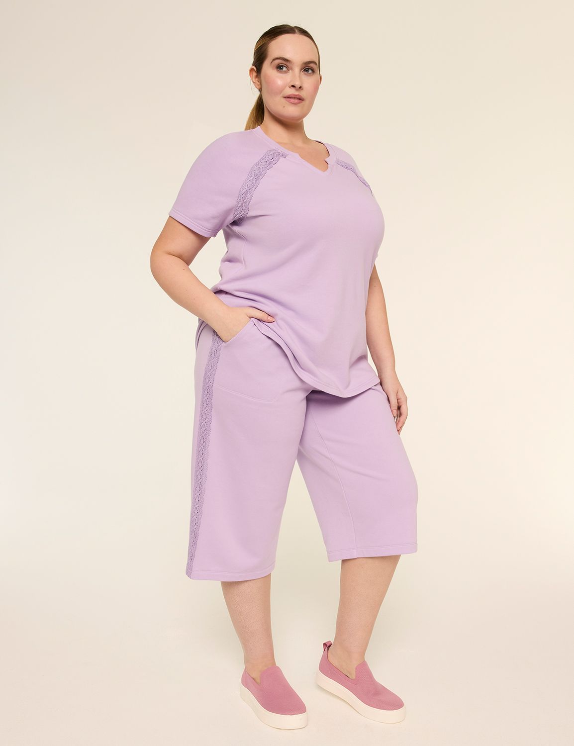 LIVI Mid Rise French Terry Capri Re Product Image 3
