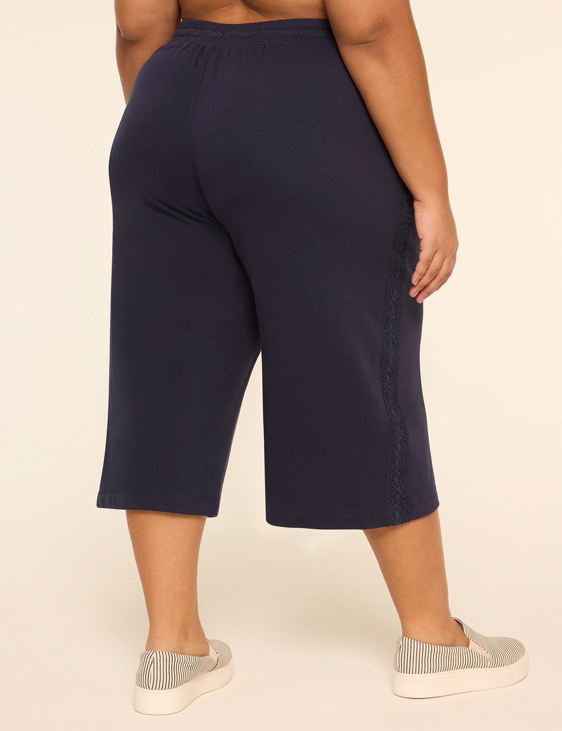 LIVI French Terry Relaxed Straight Capri