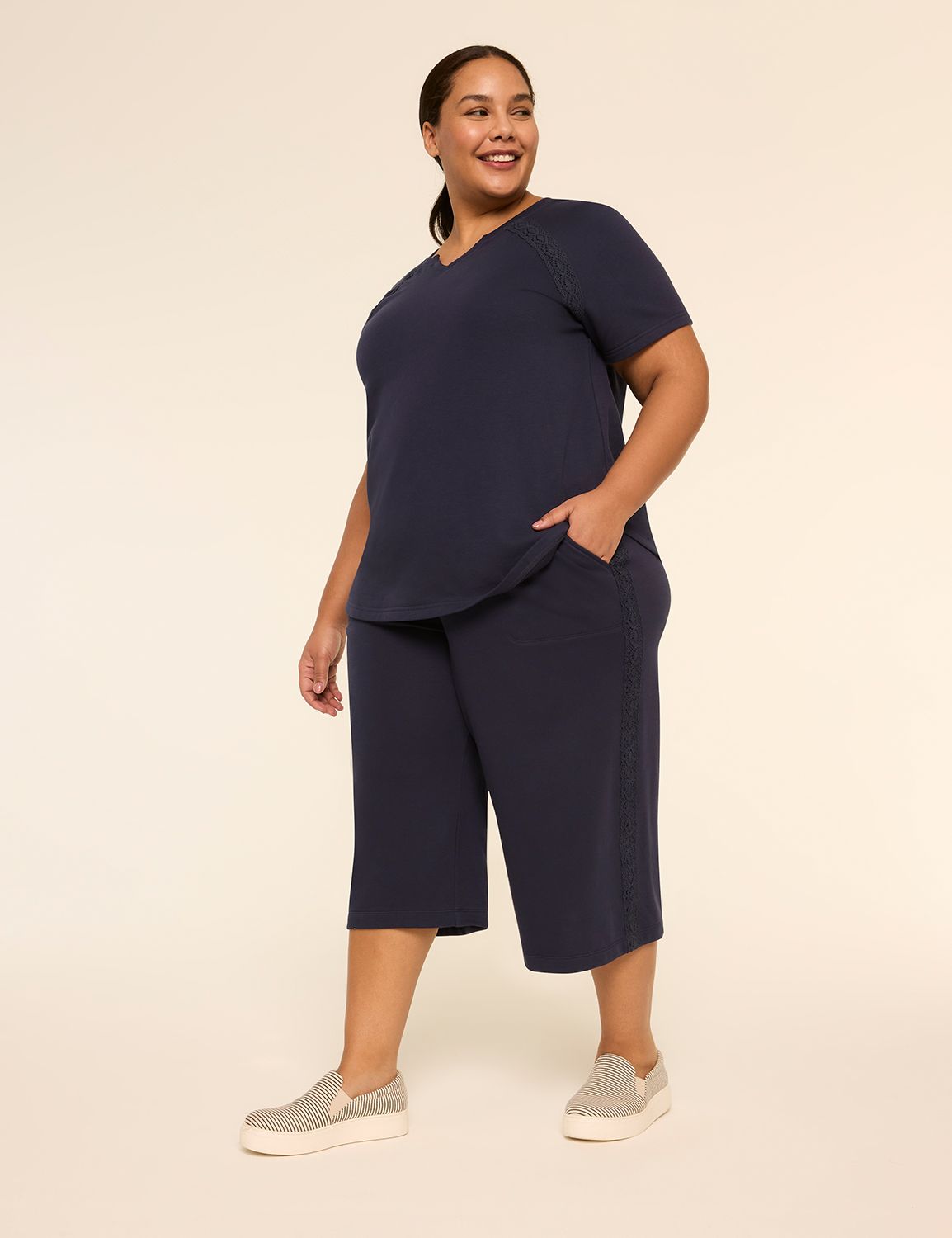 LIVI Mid Rise French Terry Capri Re Product Image 3