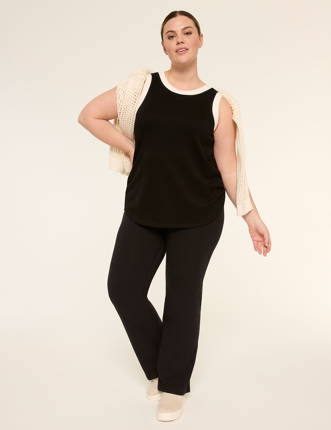 LIVI Sleeveless Crew Neckline Journ Product Image 3