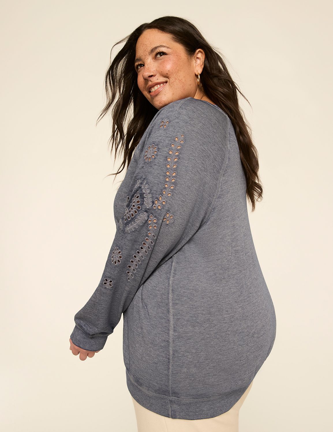 Long Sleeve Crew Neck Raglan Embroi Product Image 2