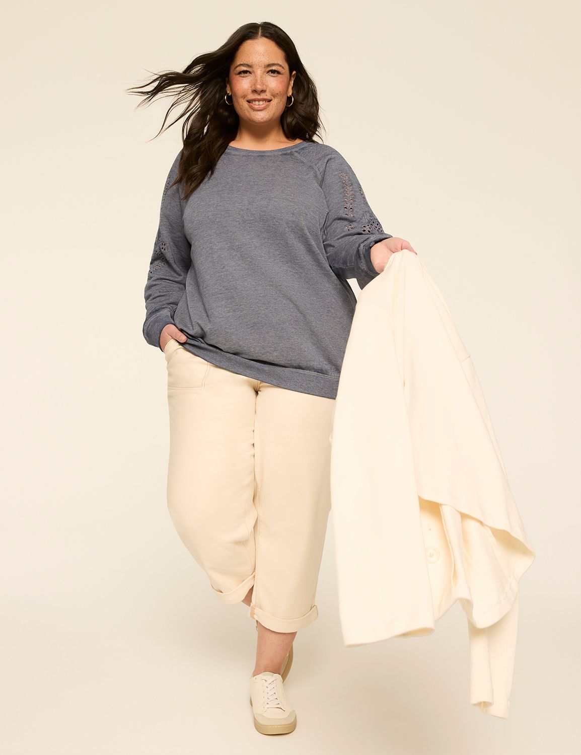 Long Sleeve Crew Neck Raglan Embroi Product Image 3