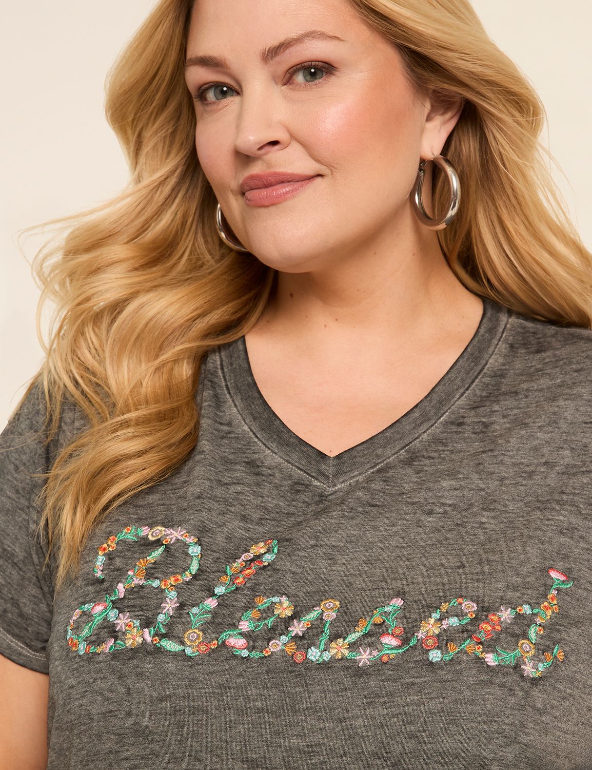 Classic Short Sleeve V-Neck Neck Te Product Image 4