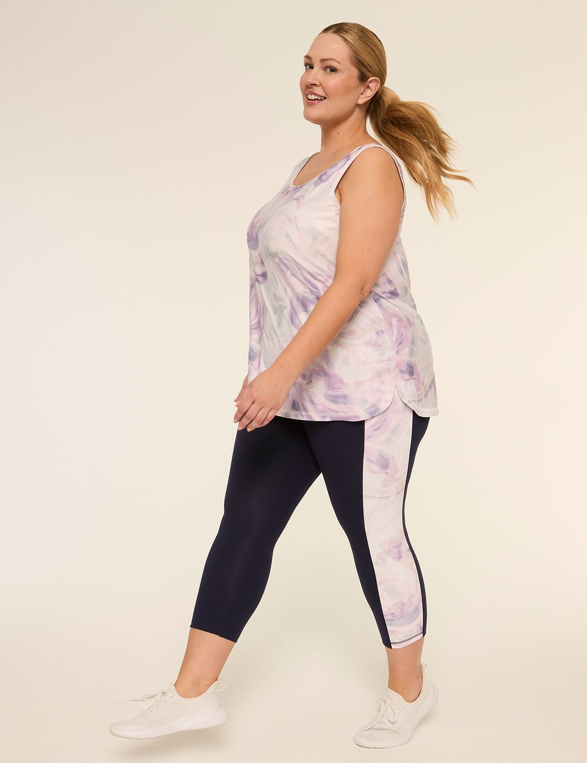 LIVI High Rise Livi Soft Capri Legg Product Image 3