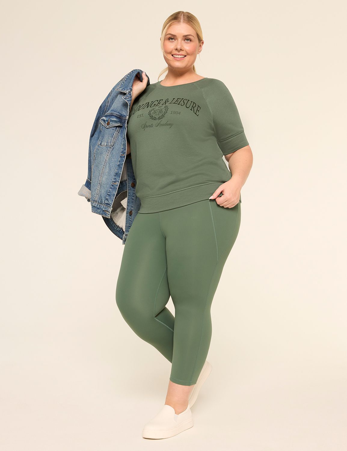 LIVI Elbow Sleeve Crew Neckline Fre Product Image 3