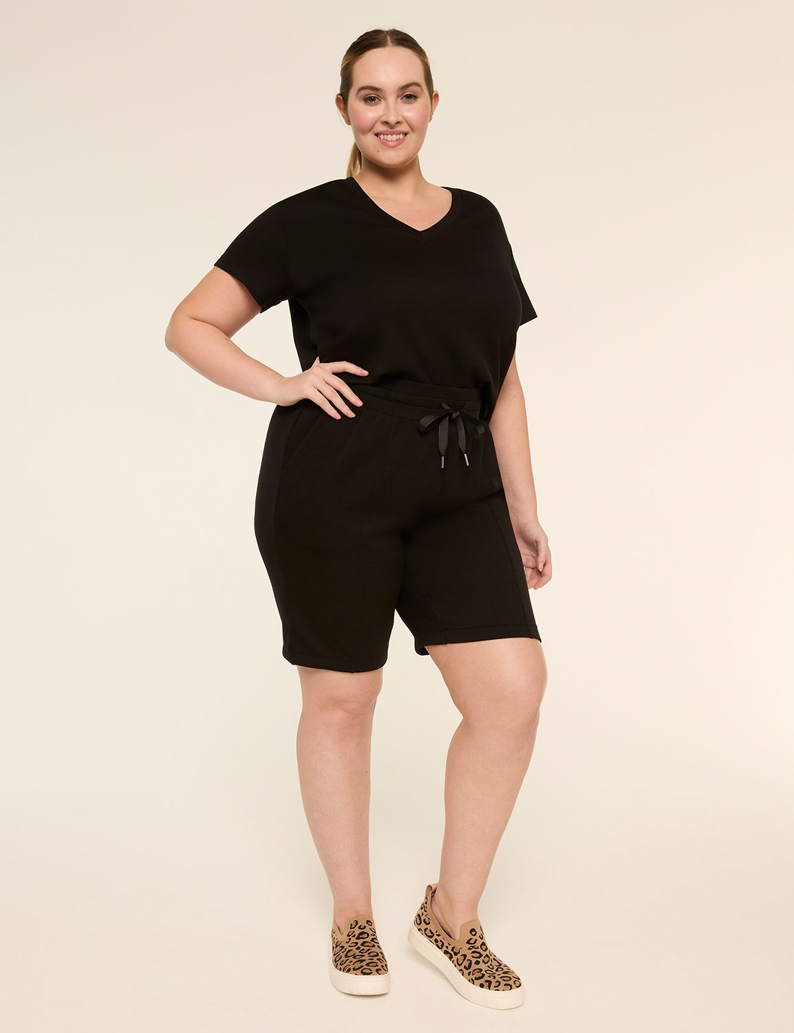 LIVI Mid Rise Journey Bermuda Short Product Image 3