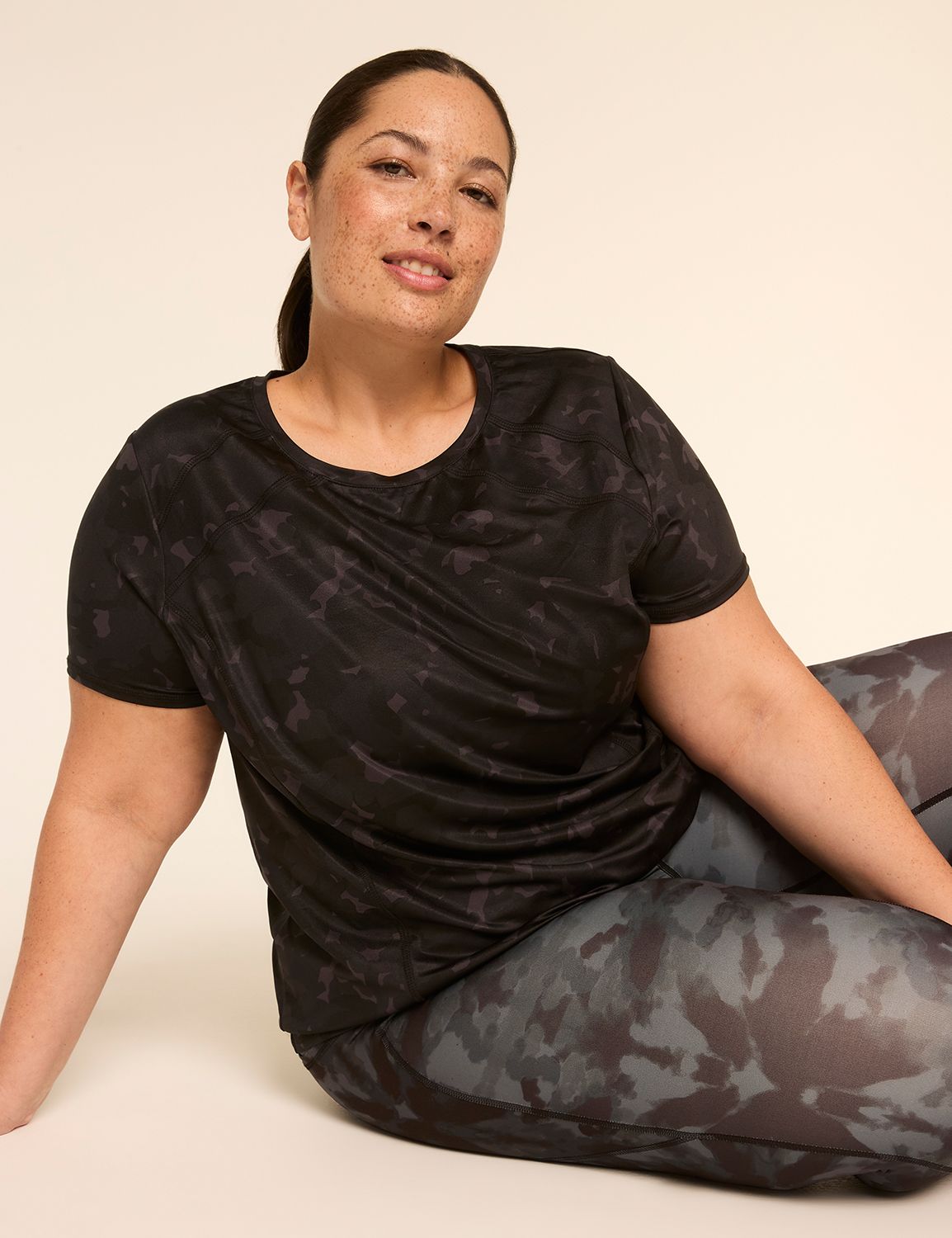 LIVI Short Sleeve Crew Neckline Wic Product Image 3
