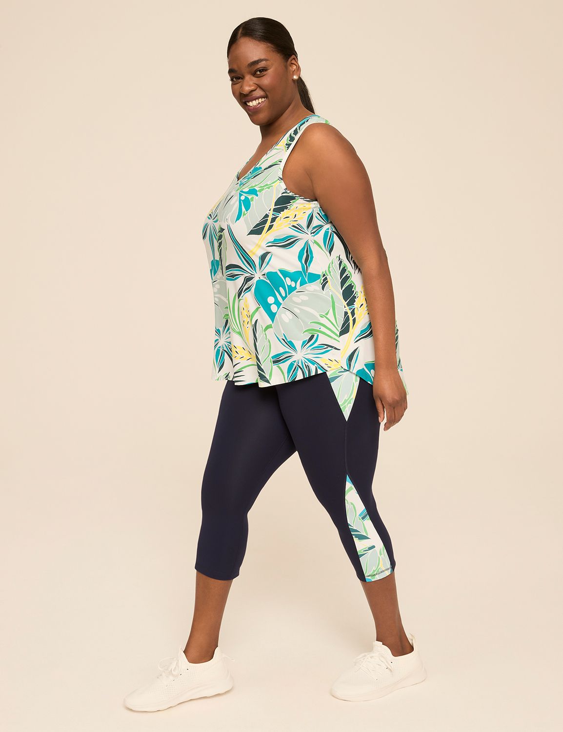 LIVI High Rise Livi Soft Capri Colo Product Image 3