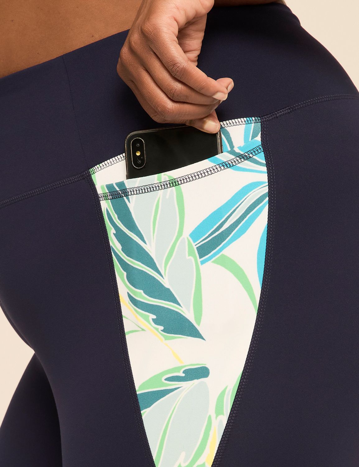 LIVI High Rise Livi Soft Capri Colo Product Image 4