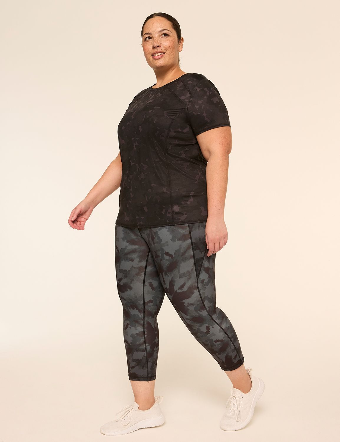 LIVI High Rise Wicking Capri Leggin Product Image 3