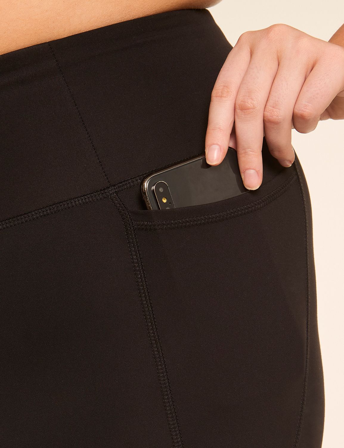 LIVI High Rise Livi Soft Capri Legg Product Image 4