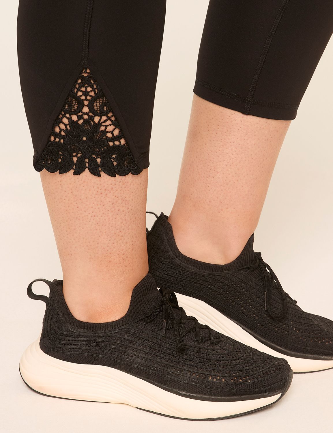 LIVI High Rise Livi Soft Capri Legg Product Image 5