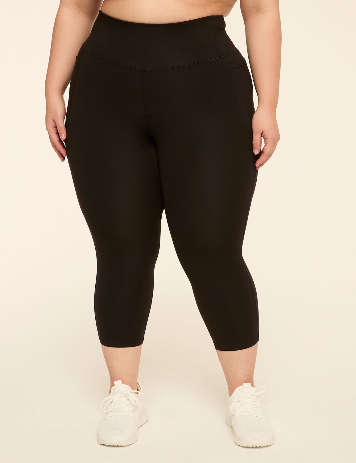 LIVI Soft Macrame-Detail Capri Legging