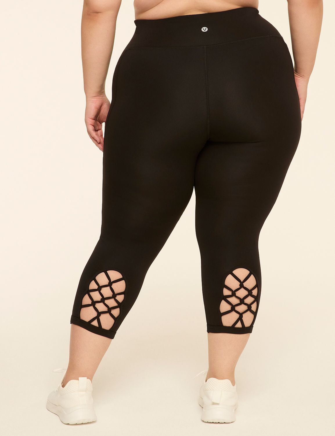 LIVI Soft Macrame-Detail Capri Legging